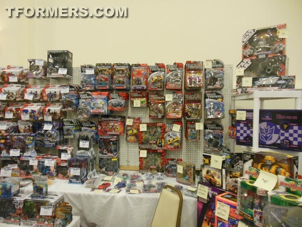 BotCon 2013   The Transformers Convention Dealer Room Image Gallery   OVER 500 Images  (321 of 582)